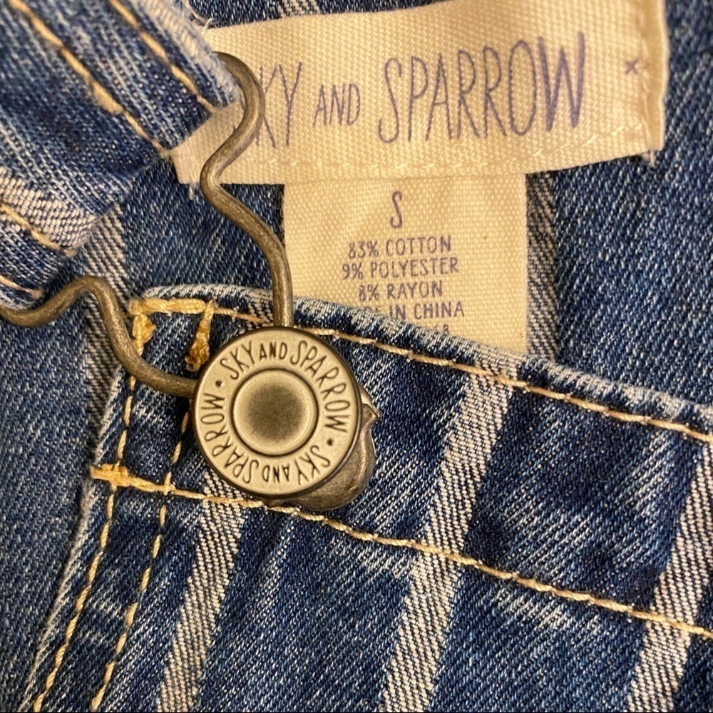 Sky And Sparrow Denim Jumper Short Dress Overalls Striped Frayed Hem Size Small - Picture 5 of 6